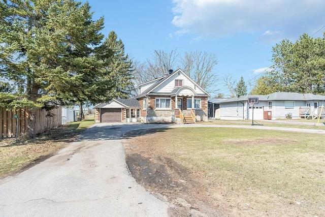 7613 Highway 26, House detached with 4 bedrooms, 2 bathrooms and 11 parking in Clearview ON | Image 2