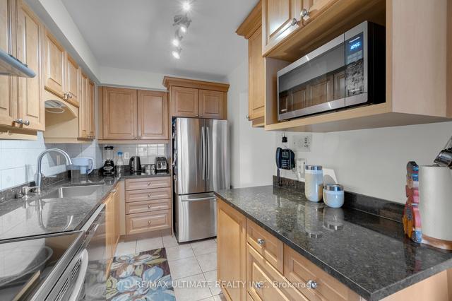 32 - 32 Farm Green Way, Townhouse with 3 bedrooms, 3 bathrooms and 2 parking in Toronto ON | Image 7