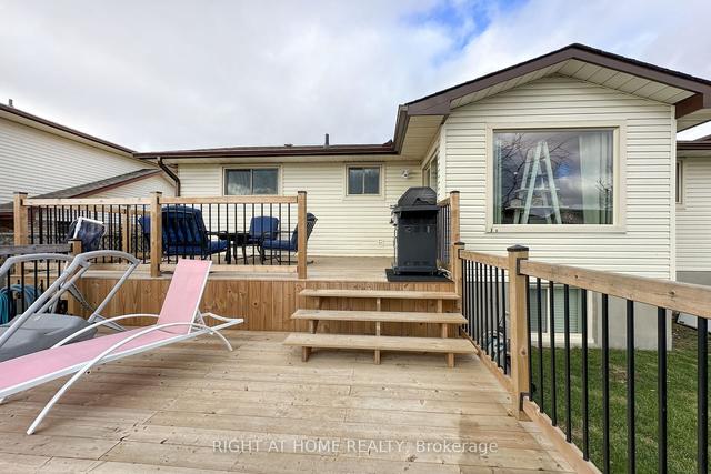1291 Mcclure Crt, House detached with 3 bedrooms, 2 bathrooms and 5 parking in Oshawa ON | Image 11