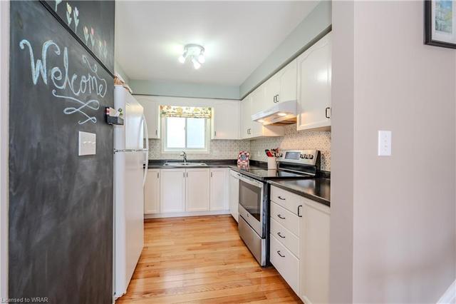 687 Jacob Lane, House detached with 3 bedrooms, 2 bathrooms and 3 parking in Waterloo ON | Image 2