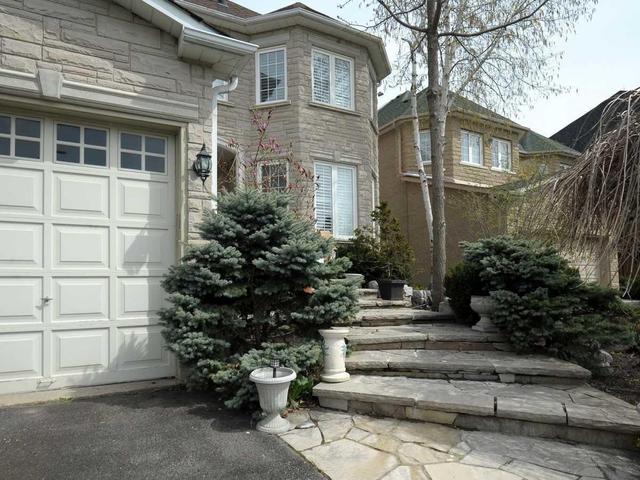 118 Naughton Dr, House detached with 5 bedrooms, 5 bathrooms and 4 parking in Richmond Hill ON | Image 2