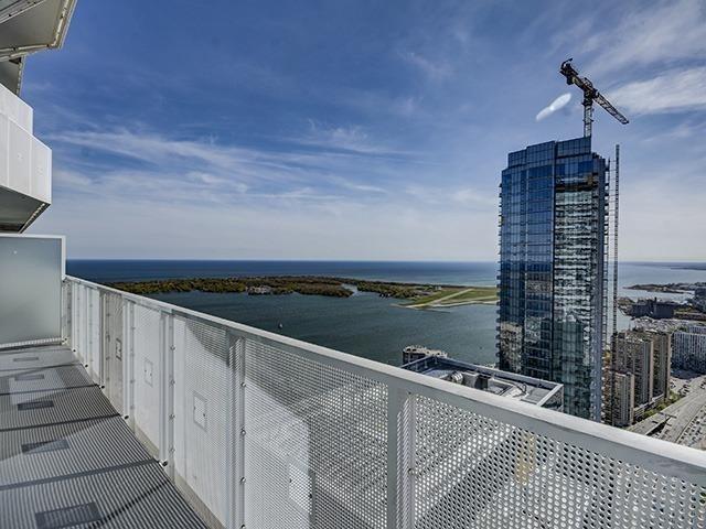 6302 - 100 Harbour St, Condo with 2 bedrooms, 2 bathrooms and 0 parking in Toronto ON | Image 9