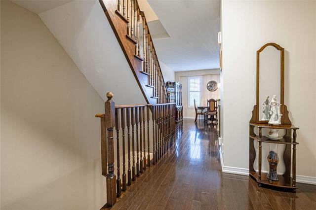 3 Soccavo Cres, Townhouse with 3 bedrooms, 4 bathrooms and 2 parking in Brampton ON | Image 3