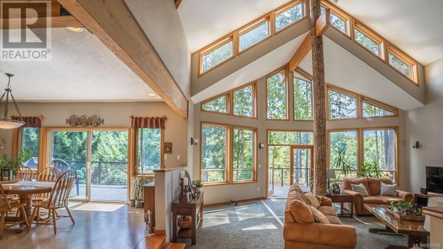 3475 Henry Rd, House detached with 5 bedrooms, 4 bathrooms and 6 parking in North Cowichan BC | Image 4