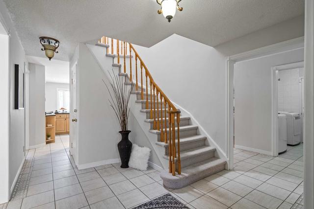 1285 Maple Ridge Dr, House detached with 3 bedrooms, 3 bathrooms and 4 parking in Pickering ON | Image 12
