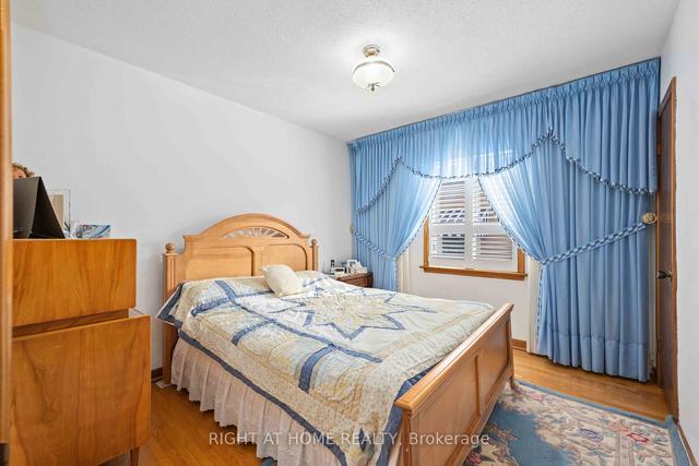 31 Cameo Cres, House semidetached with 3 bedrooms, 2 bathrooms and 4 parking in Toronto ON | Image 5