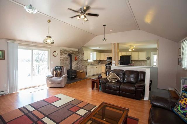 1282 Portage Rd, House detached with 3 bedrooms, 2 bathrooms and 7 parking in Kawartha Lakes ON | Image 3