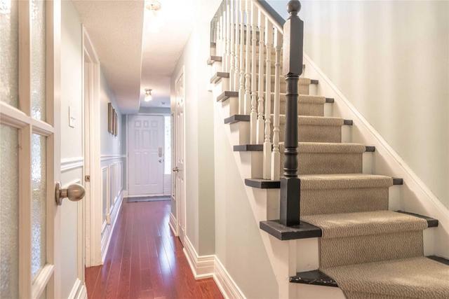 12 - 26 Moss Blvd, Townhouse with 4 bedrooms, 3 bathrooms and 1 parking in Hamilton ON | Image 3