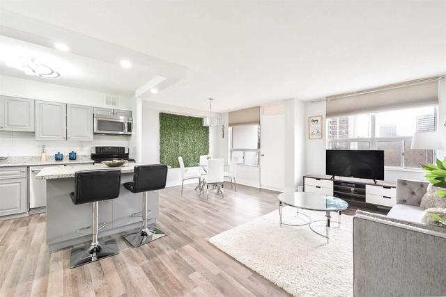 517 - 20 Edgecliff Gfwy, Condo with 3 bedrooms, 2 bathrooms and 1 parking in Toronto ON | Image 13