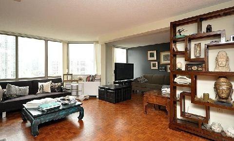 lph1 - 25 Fairview Rd W, Condo with 2 bedrooms, 2 bathrooms and 2 parking in Mississauga ON | Image 5