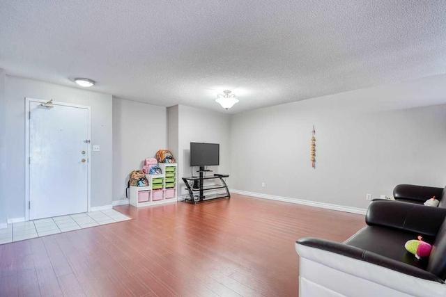 80 Alton Towers Circ, Condo with 2 bedrooms, 2 bathrooms and 1 parking in Toronto ON | Image 3