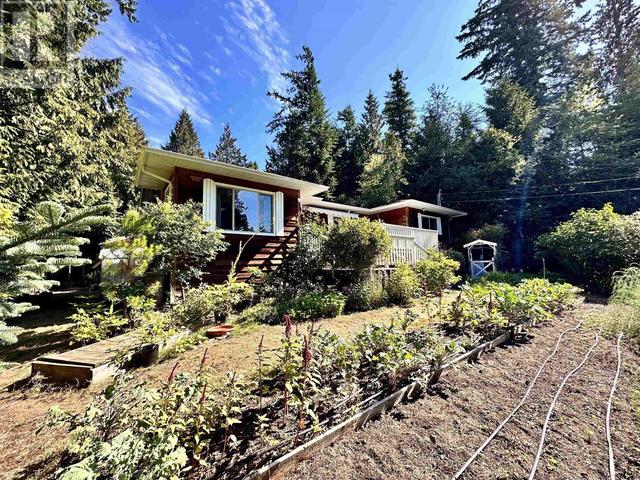 8050 Redrooffs Road, House detached with 4 bedrooms, 2 bathrooms and 7 parking in Sunshine Coast B BC | Image 2