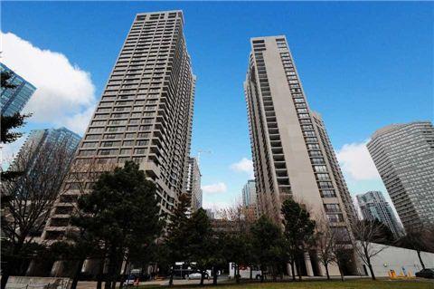 1822 - 33 Harbour Sq, Condo with 1 bedrooms, 1 bathrooms and 1 parking in Toronto ON | Image 2