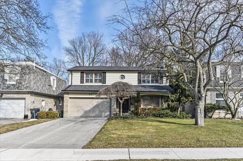 35 Knollview Cres, House detached with 4 bedrooms, 3 bathrooms and 6 parking in Toronto ON | Card Image