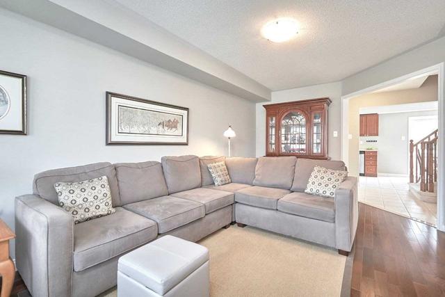 8 Beatrice Lane, House attached with 3 bedrooms, 3 bathrooms and 3 parking in Barrie ON | Image 9