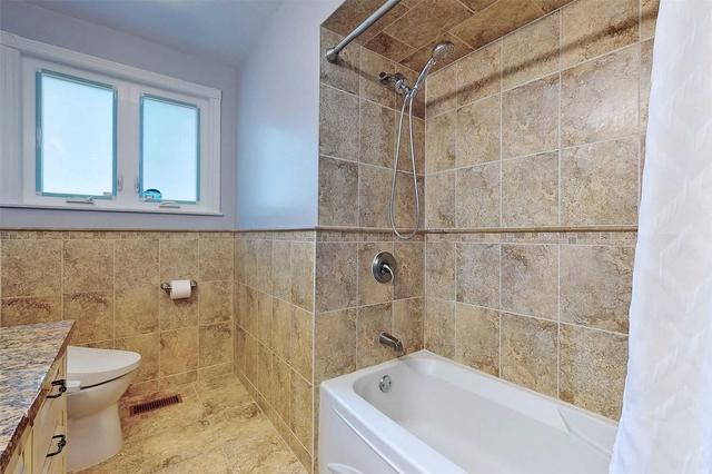 17 Foursome Cres, House detached with 4 bedrooms, 3 bathrooms and 4 parking in Toronto ON | Image 22
