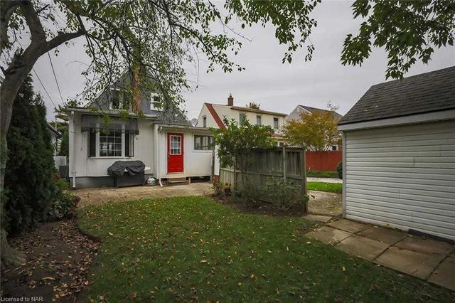 106 St Patrick St, House detached with 3 bedrooms, 2 bathrooms and 2 parking in St. Catharines ON | Image 31
