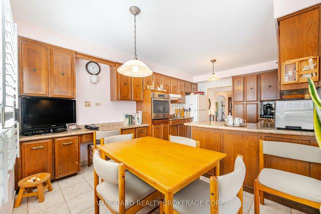 15 Eldorado Crt, House detached with 3 bedrooms, 2 bathrooms and 6 parking in Toronto ON | Image 5