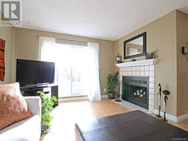 102 - 940 Inverness Rd, Condo with 2 bedrooms, 2 bathrooms and 1 parking in Saanich BC | Image 5