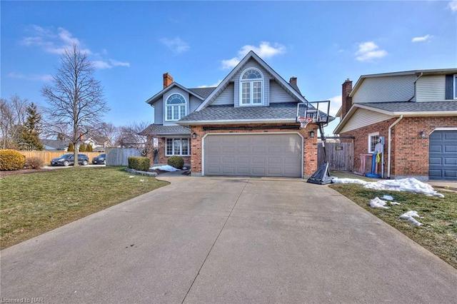16 Fairhaven Drive, House detached with 4 bedrooms, 3 bathrooms and 6 parking in St. Catharines ON | Image 2