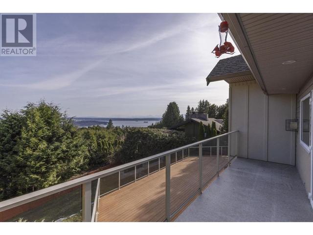 1371 Burnside Road, House detached with 5 bedrooms, 4 bathrooms and 4 parking in West Vancouver BC | Image 14