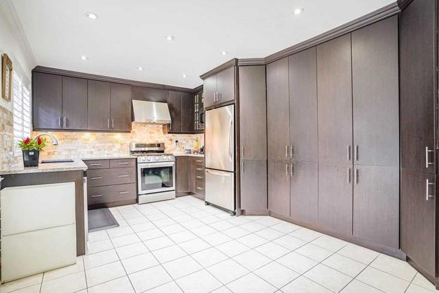 2158 Grand Oak Tr, House detached with 4 bedrooms, 4 bathrooms and 4 parking in Oakville ON | Image 6