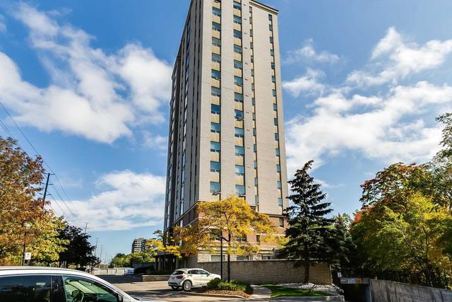 902 - 200 Burnhamthorpe Rd E, Condo with 1 bedrooms, 1 bathrooms and 1 parking in Mississauga ON | Image 1