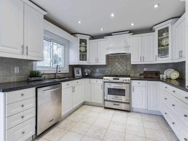 103 Kirk Dr, House detached with 4 bedrooms, 4 bathrooms and 6 parking in Markham ON | Image 2