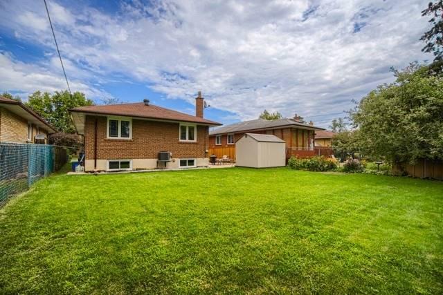 6 Cushendun Rd, House detached with 3 bedrooms, 3 bathrooms and 3 parking in Toronto ON | Image 20