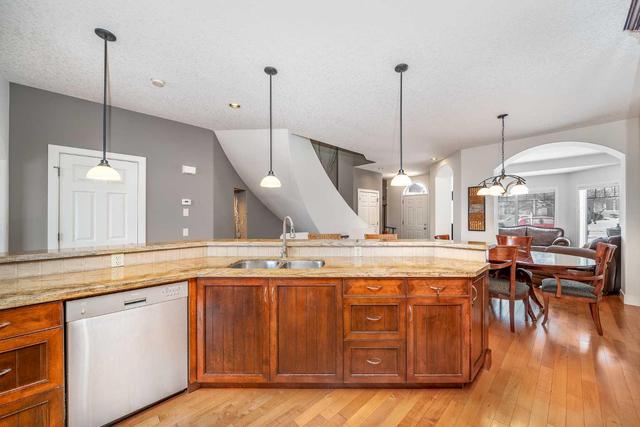 2032 45 Avenue Sw, Home with 4 bedrooms, 2 bathrooms and 2 parking in Calgary AB | Image 17