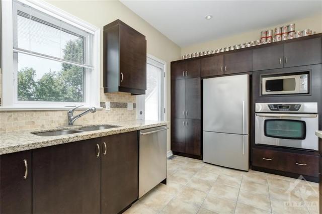 32 Leonard Avenue, Home with 3 bedrooms, 4 bathrooms and 2 parking in Ottawa ON | Image 13