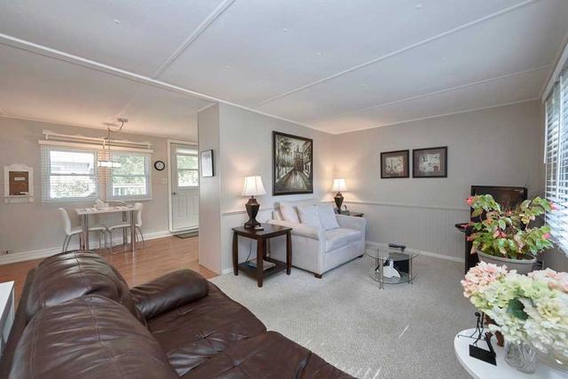 4 Flora Dr, House detached with 2 bedrooms, 1 bathrooms and 2 parking in Innisfil ON | Image 6