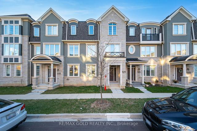 121 Stork St, House attached with 4 bedrooms, 4 bathrooms and 3 parking in Oakville ON | Image 1