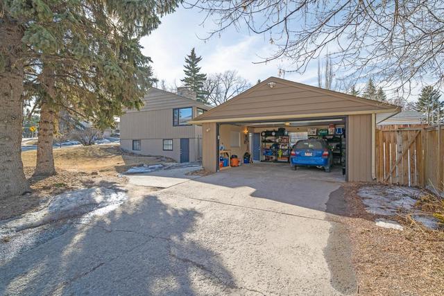 704 Imperial Way Sw, House detached with 4 bedrooms, 3 bathrooms and 4 parking in Calgary AB | Image 37