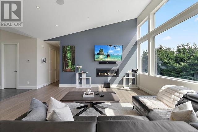 827 Royal Oak Ave, House detached with 6 bedrooms, 6 bathrooms and 5 parking in Saanich BC | Image 3