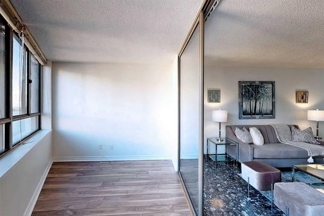 1807 - 260 Queens Quay W, Condo with 1 bedrooms, 1 bathrooms and 0 parking in Toronto ON | Image 16