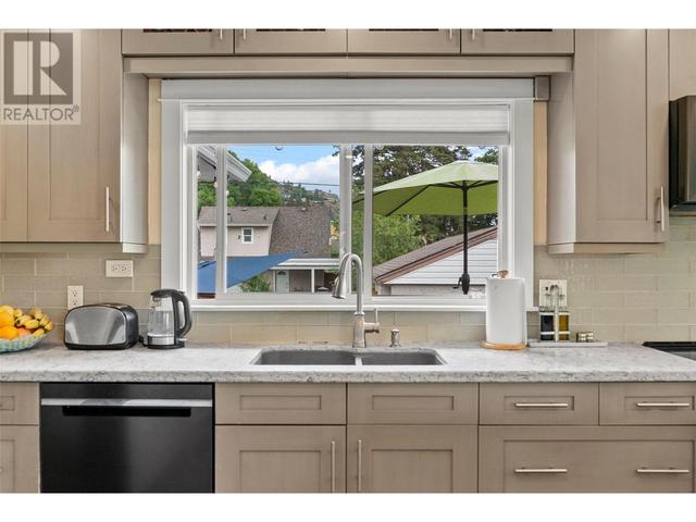 845 Richter Street, House detached with 5 bedrooms, 2 bathrooms and 1 parking in Kelowna BC | Image 10