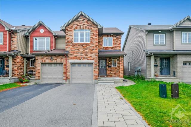 313 Laguna Street, Townhouse with 3 bedrooms, 3 bathrooms and 4 parking in Ottawa ON | Image 1