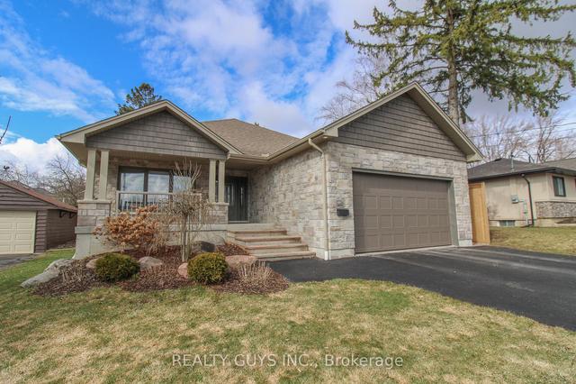 689 Spillsbury Dr, House detached with 2 bedrooms, 3 bathrooms and 7 parking in Peterborough ON | Image 1