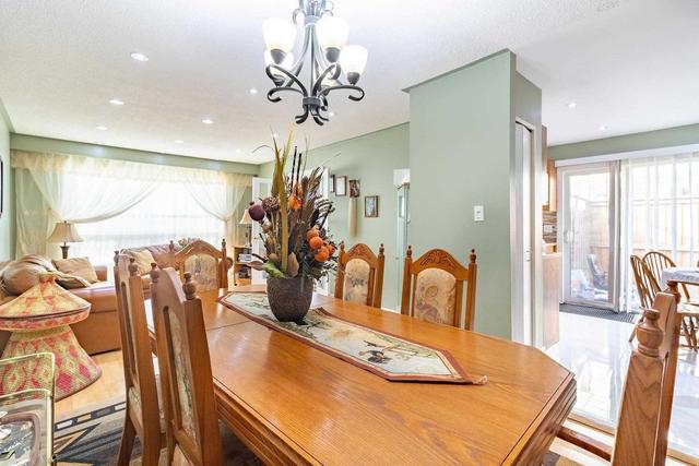 3420 Martins Pine Cres, House semidetached with 3 bedrooms, 2 bathrooms and 2 parking in Mississauga ON | Image 3