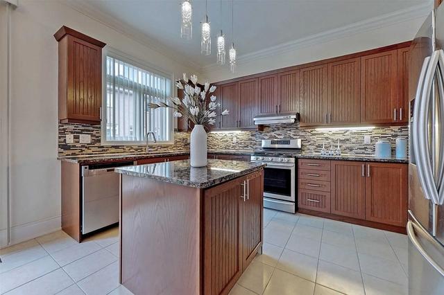 217 Canyon Hill Ave, House detached with 5 bedrooms, 5 bathrooms and 6 parking in Richmond Hill ON | Image 3