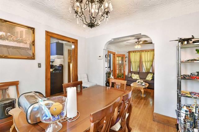 1672 Marentette Ave, House detached with 3 bedrooms, 1 bathrooms and 2 parking in Windsor ON | Image 3