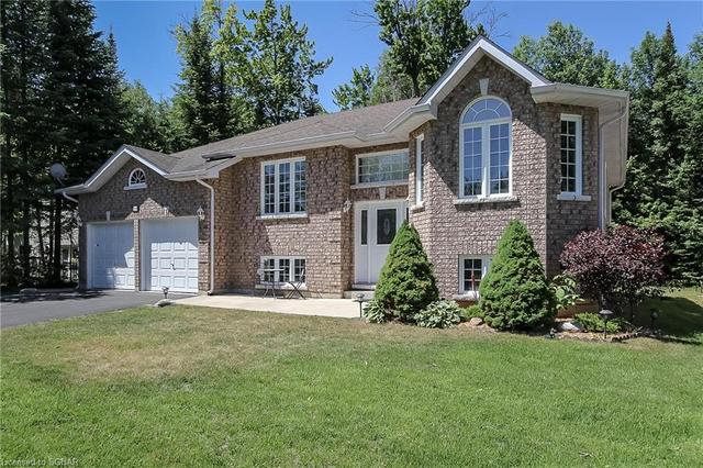 64 48th Street S, House detached with 2 bedrooms, 2 bathrooms and 6 parking in Wasaga Beach ON | Image 2