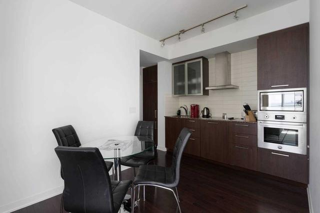 6105 - 14 York St, Condo with 2 bedrooms, 2 bathrooms and 1 parking in Toronto ON | Image 32