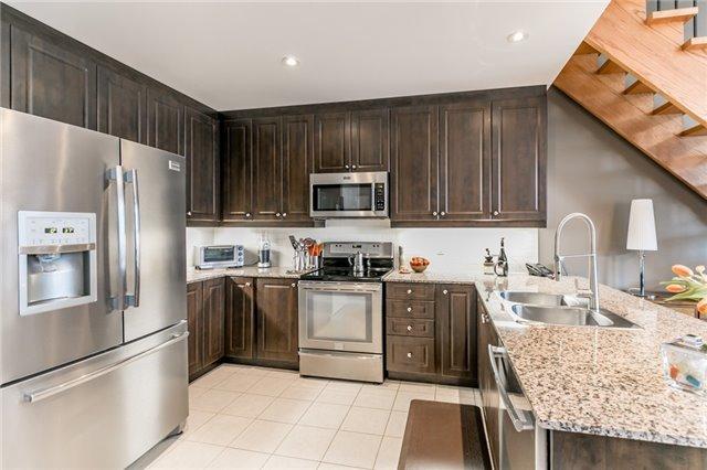 8 Victoria St, Townhouse with 2 bedrooms, 2 bathrooms and 2 parking in Barrie ON | Image 10