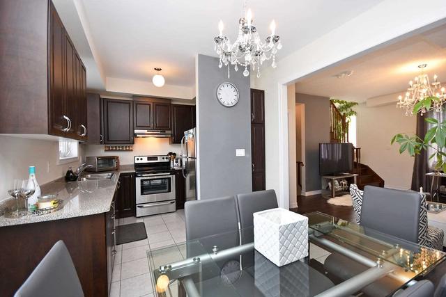16 Kayak Hts, House attached with 3 bedrooms, 2 bathrooms and 2 parking in Brampton ON | Image 16