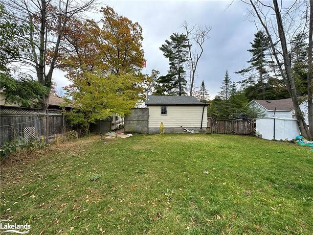 74 Laidlaw Street, House detached with 2 bedrooms, 1 bathrooms and 3 parking in Wasaga Beach ON | Image 2