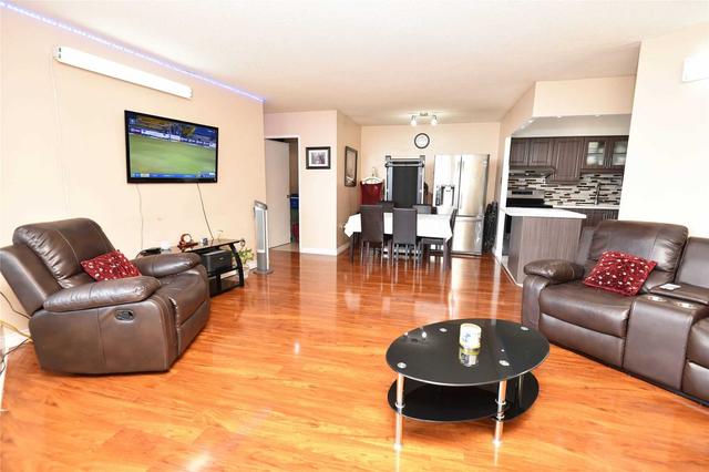 1401 - 380 Dixon Rd, Condo with 2 bedrooms, 1 bathrooms and 1 parking in Toronto ON | Image 5