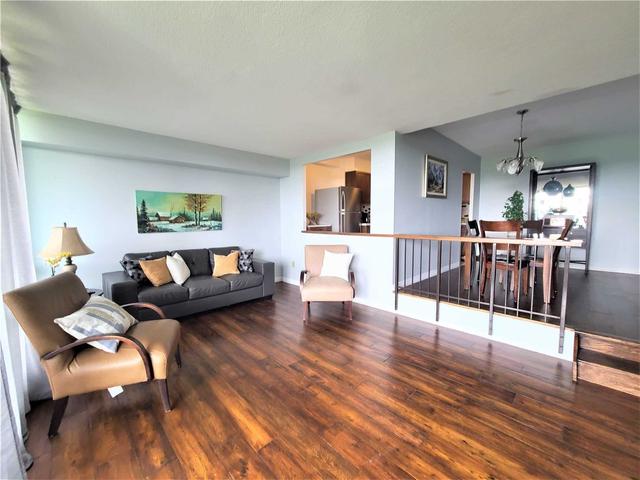 1602 - 250 Scarlett Rd, Condo with 2 bedrooms, 1 bathrooms and 1 parking in Toronto ON | Image 6