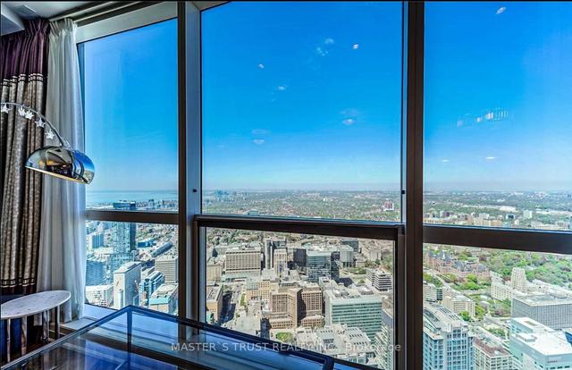 7712 - 388 Yonge St, Condo with 2 bedrooms, 2 bathrooms and 1 parking in Toronto ON | Image 4
